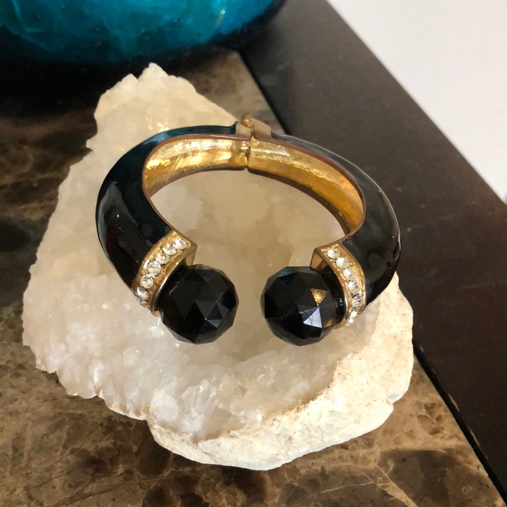 Costume jewelry bracelet